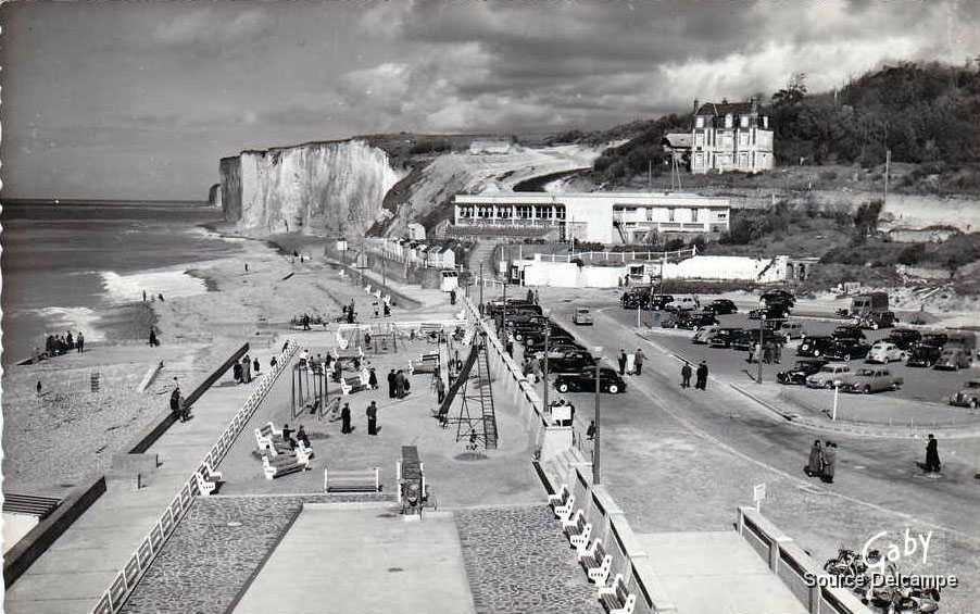 76 Veules les Roses Plage et Casino.jpg